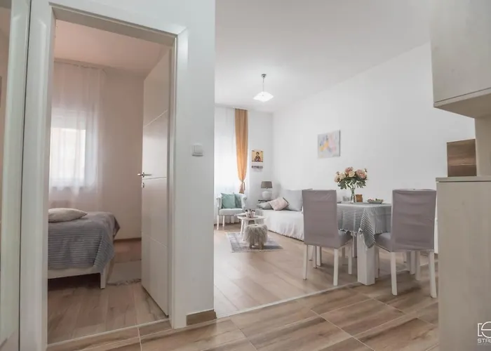 Lena Апартаменты *